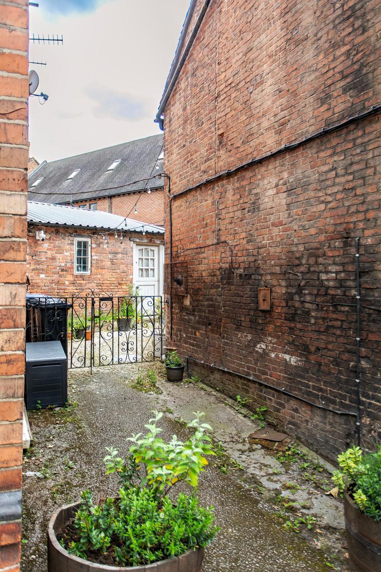 Stunning Ashbourne Town Centre Cottage Near Alton Towers Peak District Derbyshire Exterior foto